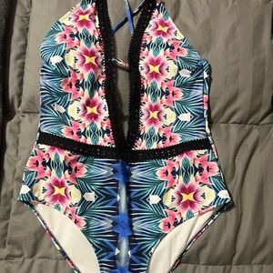 Cupshe 1 piece swim size XL. Good condition